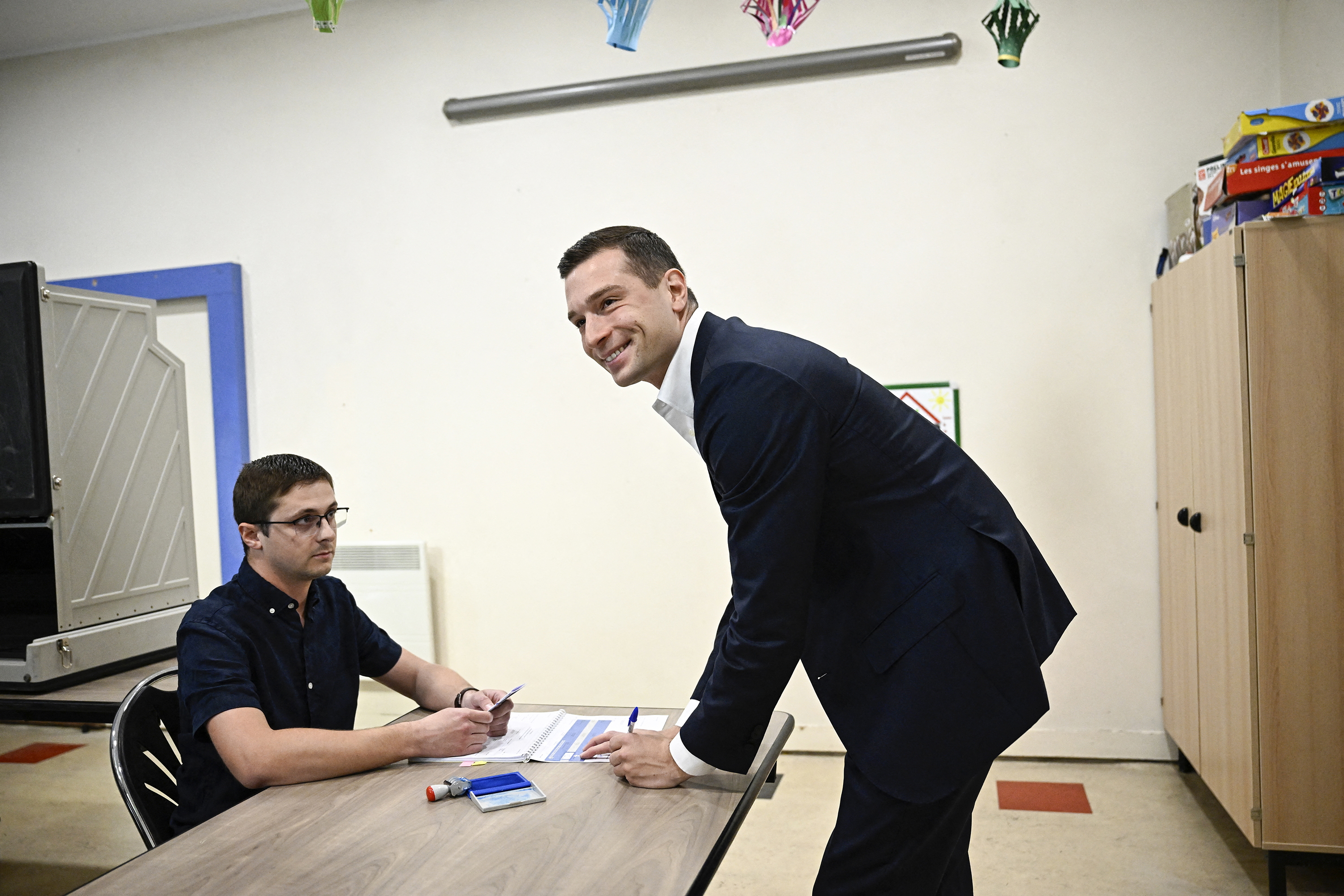 TOPSHOT-FRANCE-EU-POLITICS-RN-VOTE