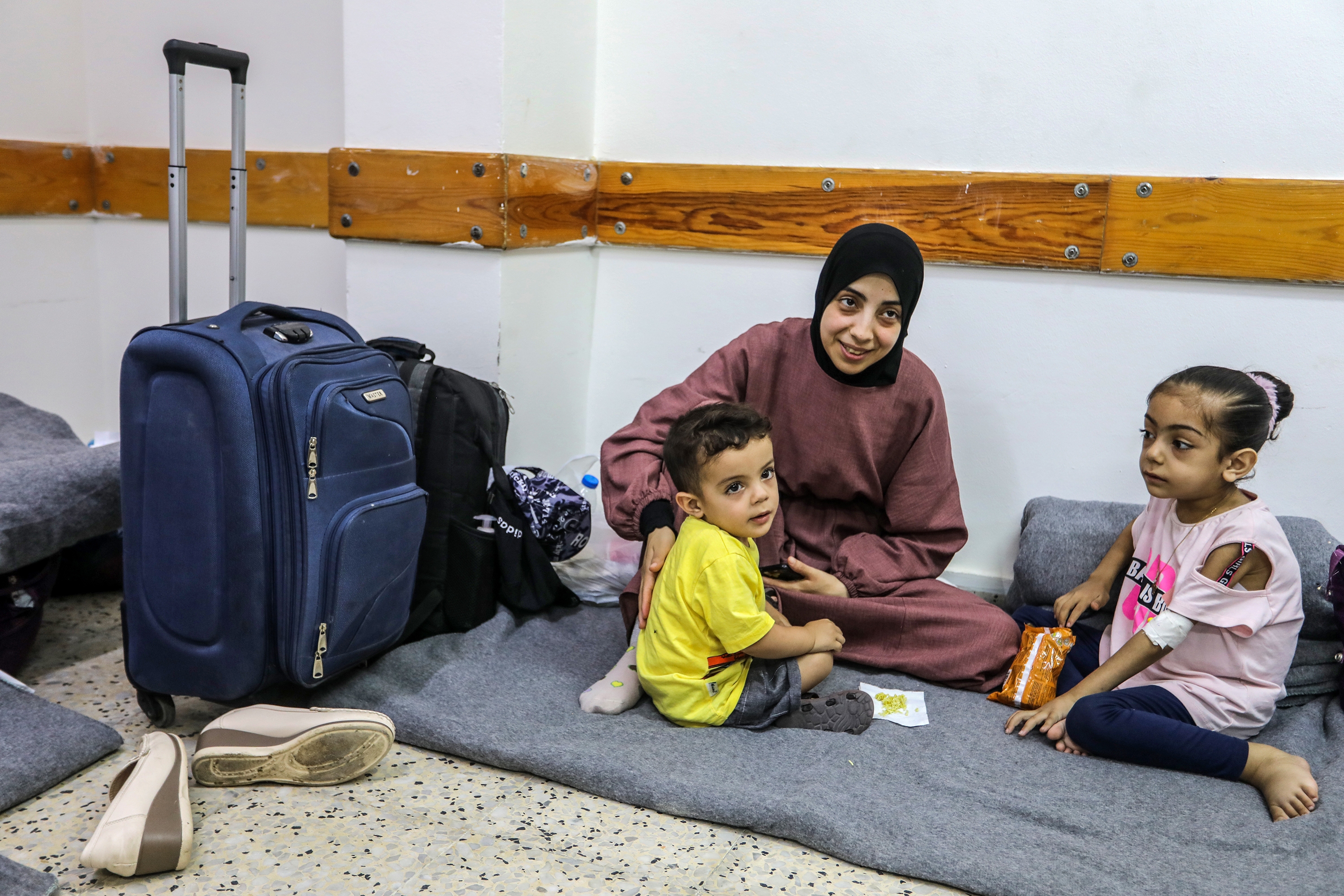 ילדים פלסטינים חולים מתכוננים ליציאה למצרים