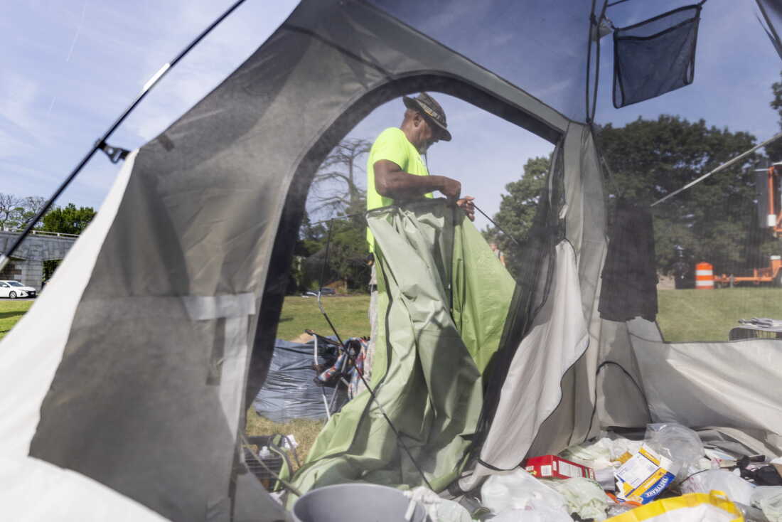 Trump's purge of Washington's homeless encampments escalates : NPR
