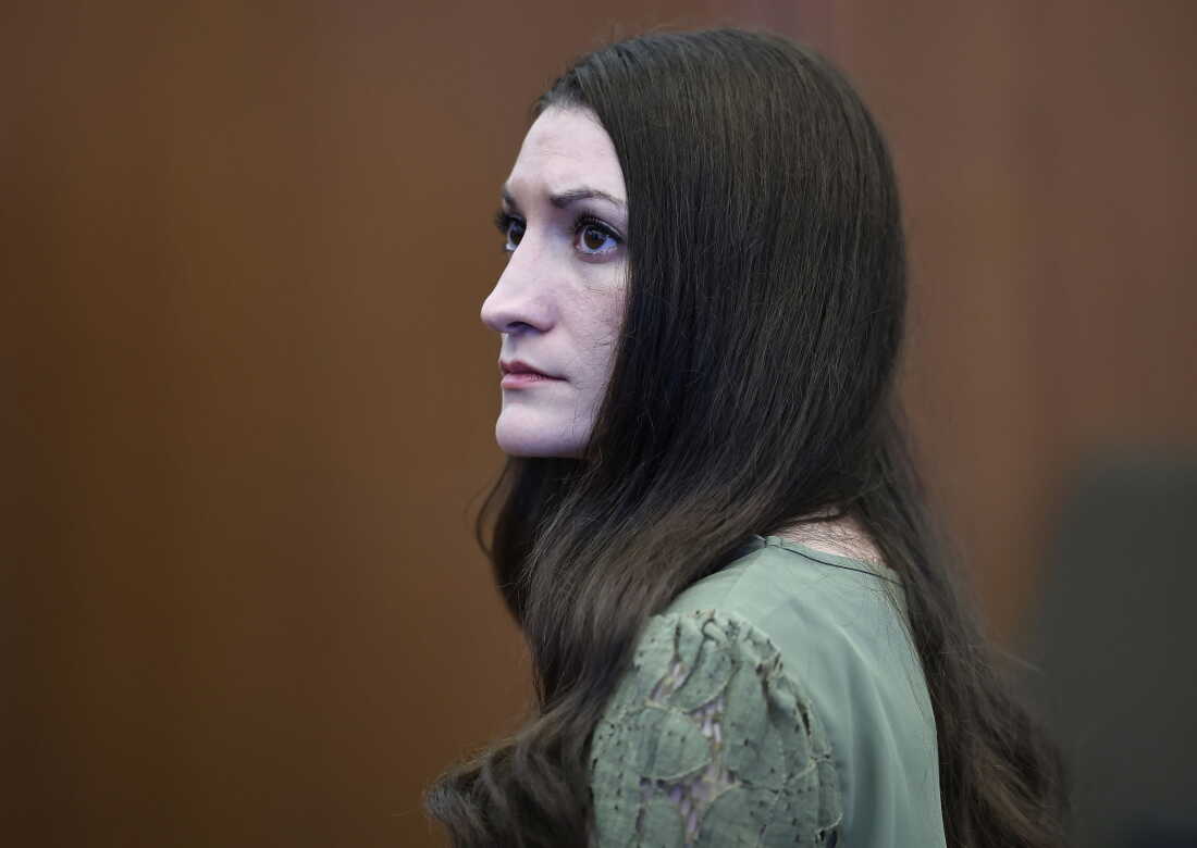 Defendant Lindsay Clancy looks at the jury after Judge William Sullivan declared a mistrial in Clancy's murder trial on Friday, Sept. 4, 2026, in Plymouth, Mass.