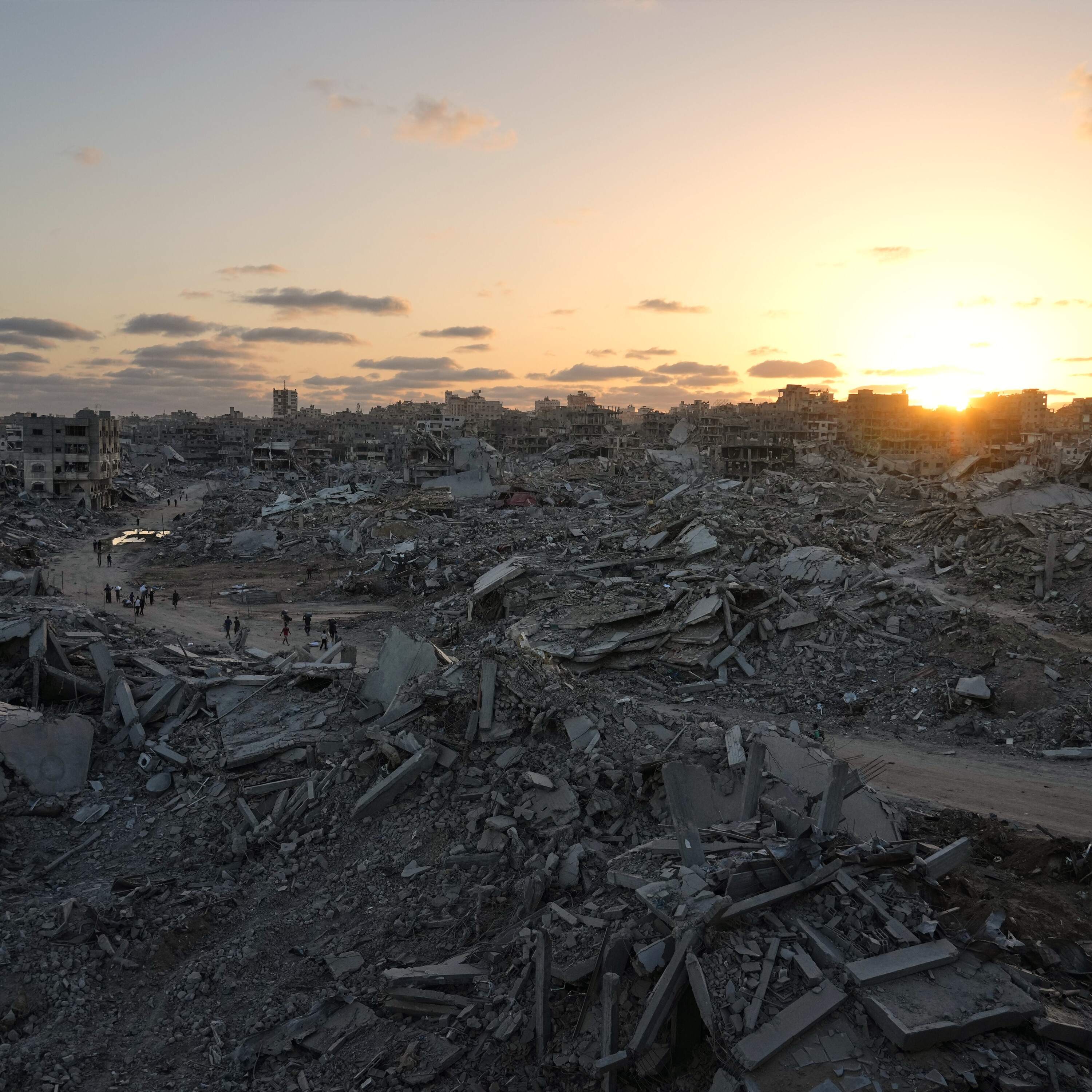 How to Deal with Mountains of Rubble in Gaza