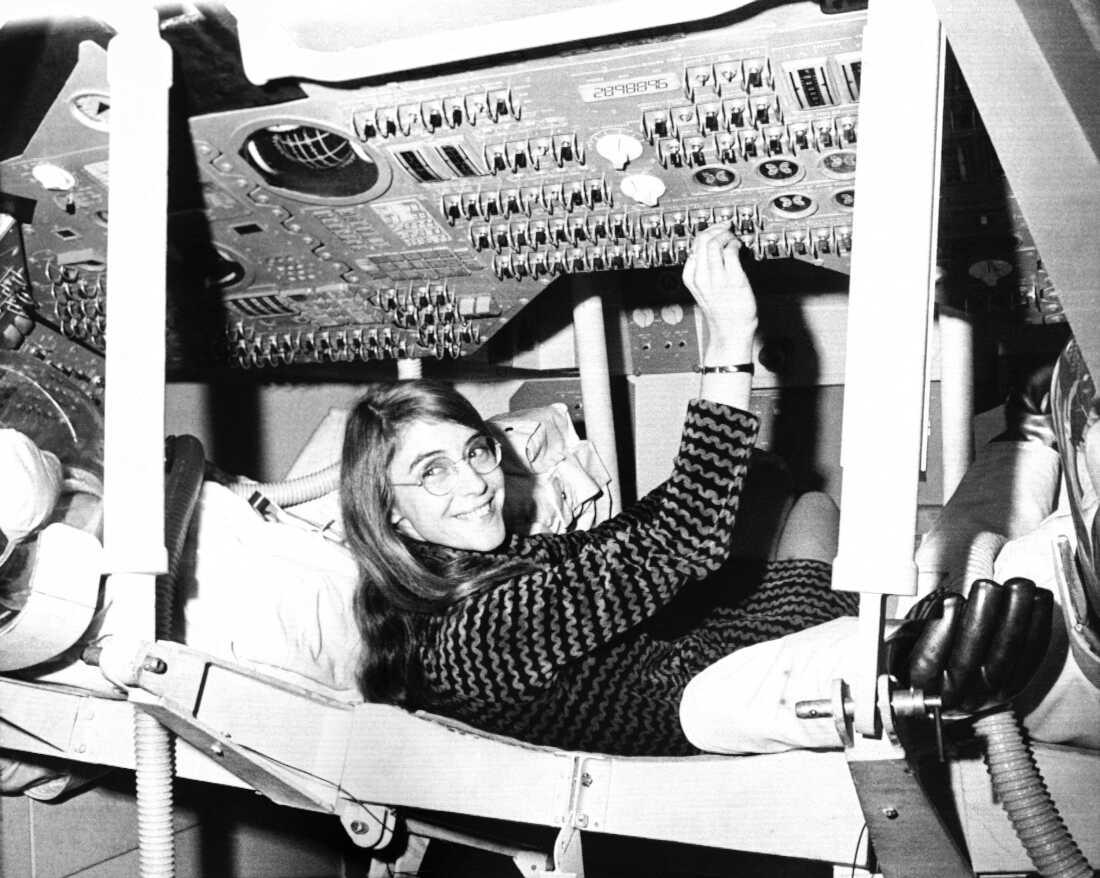 La pioniera del software Apollo Margaret Hamilton muore a 90 anni: NPR