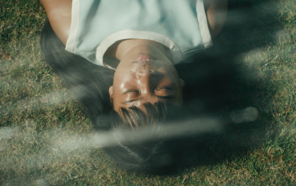 See inequity through the eyes of a 'tee girl' at a fancy resort in 'Filipiñana'