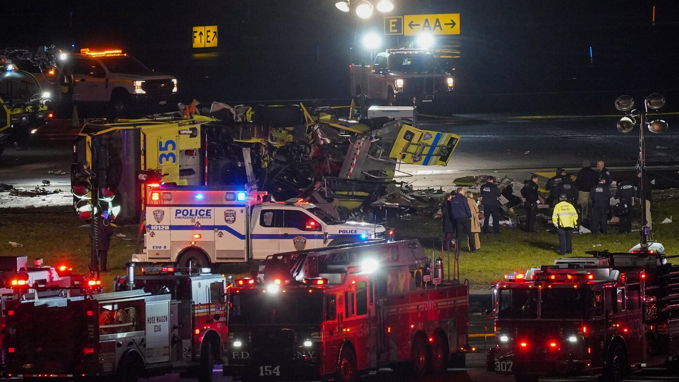Pilot and copilot killed in collision between jet and fire truck at LaGuardia