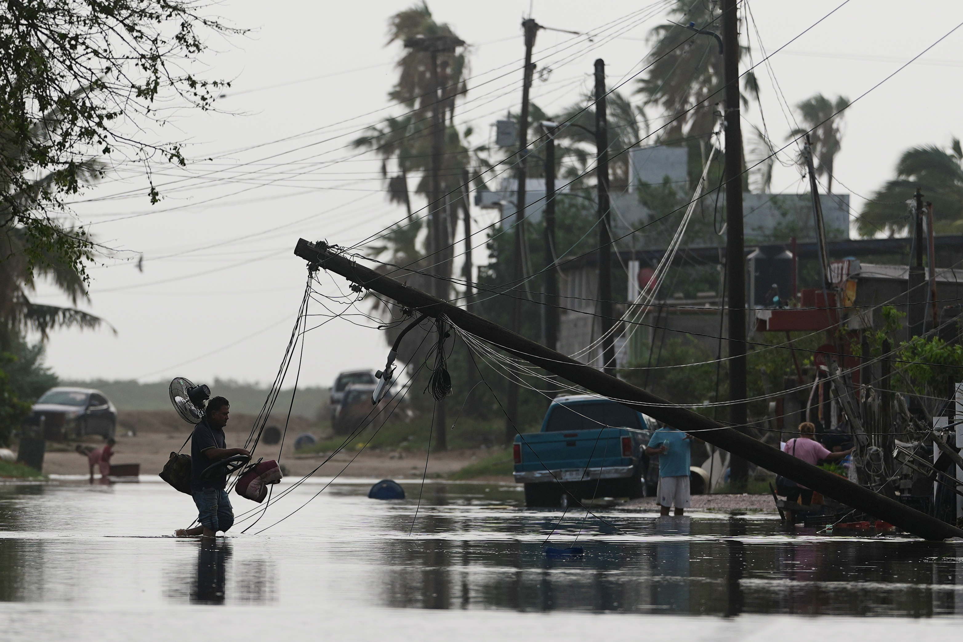Hurricane Polo's remnants bringing more rain to flood-struck U.S. Southwest