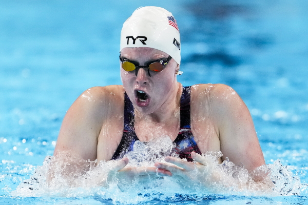 Lilly King, of the United States, competes during a heat in the women's 200-meter breaststroke at the 2024 Summer Olympics, Wednesday, July 31, 2024, in Nanterre, France. (AP Photo/Matthias Schrader)