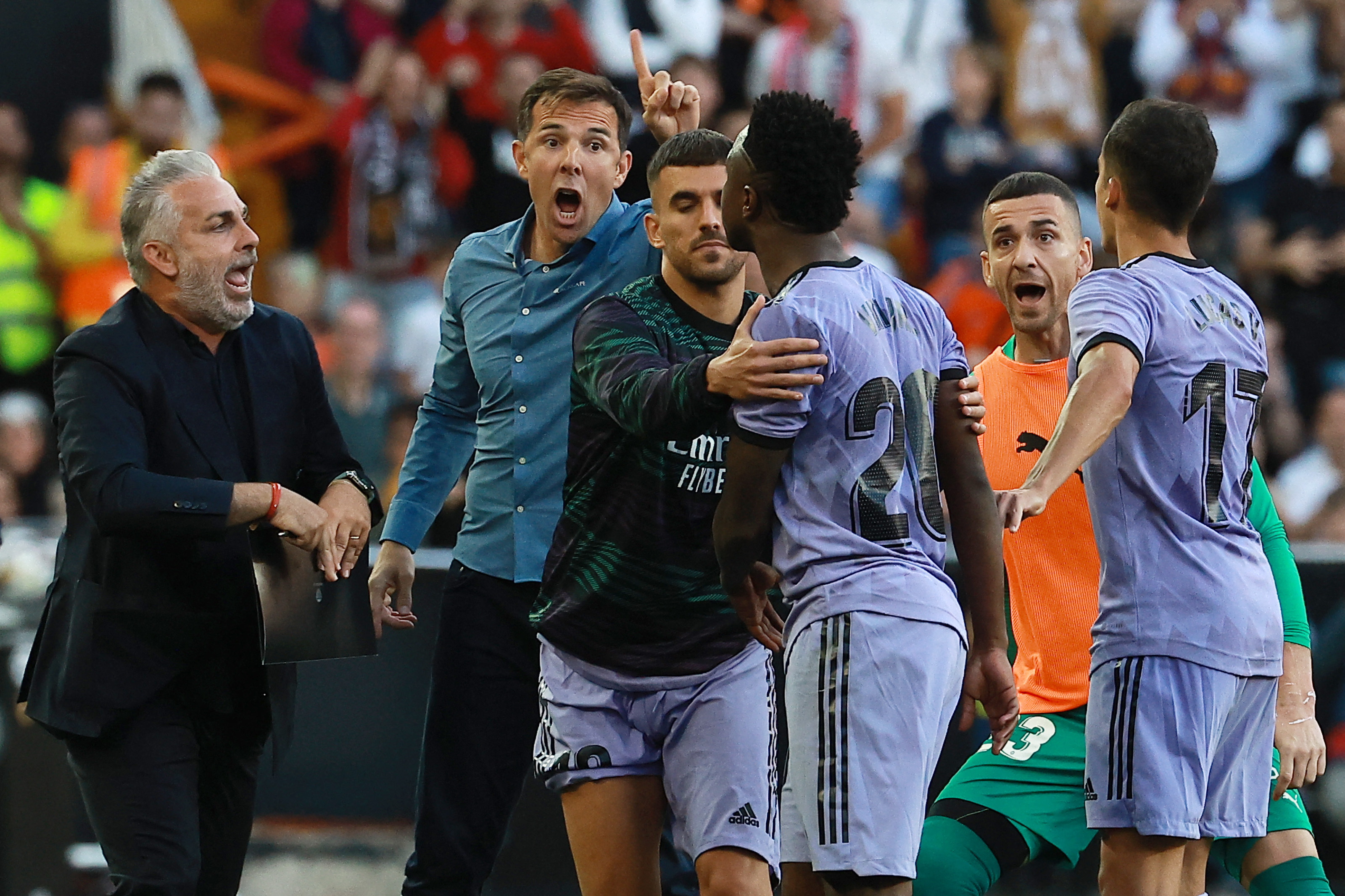TOPSHOT-FBL-ESP-LIGA-VALENCIA-REAL MADRID