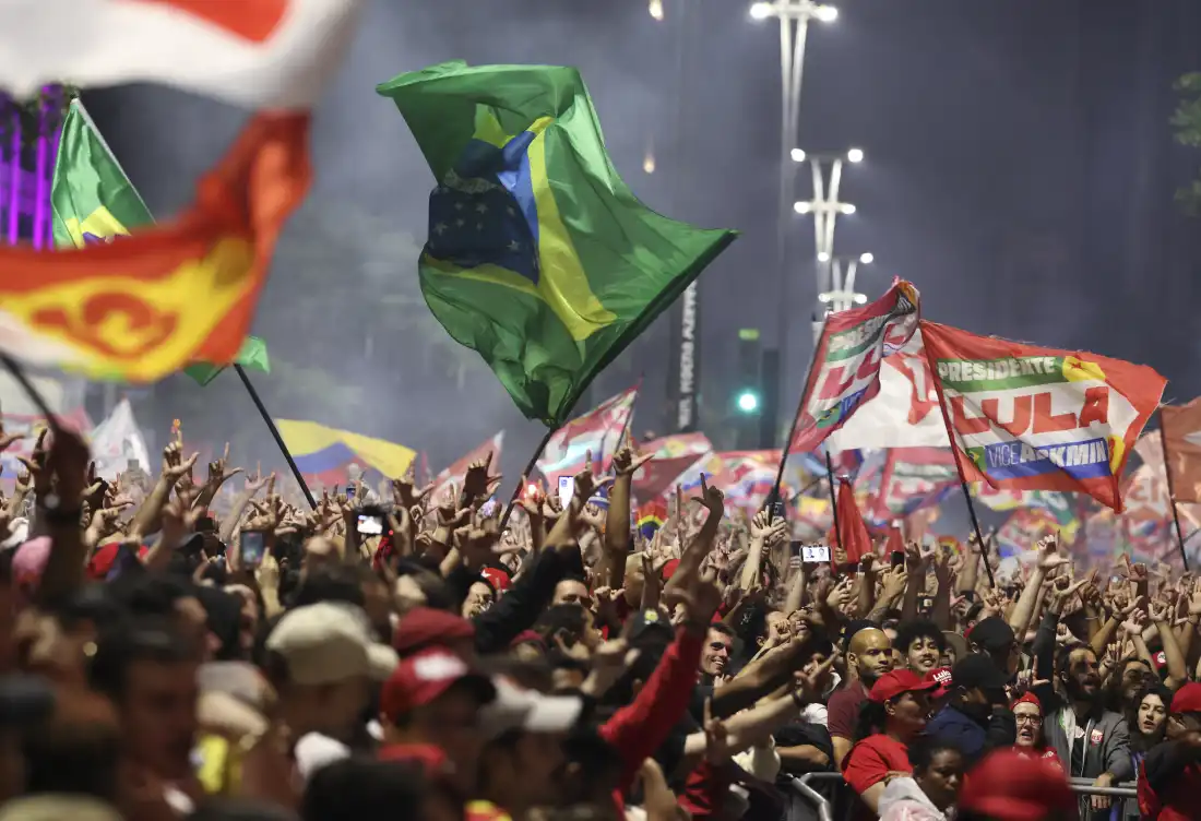 Supporters of Brazilian President Luiz Inácio Lula da Silva celebrate in São Paulo on October 25, 2026, after Lula won reelection with over 51% of the vote, defeating Flávio Bolsonaro.