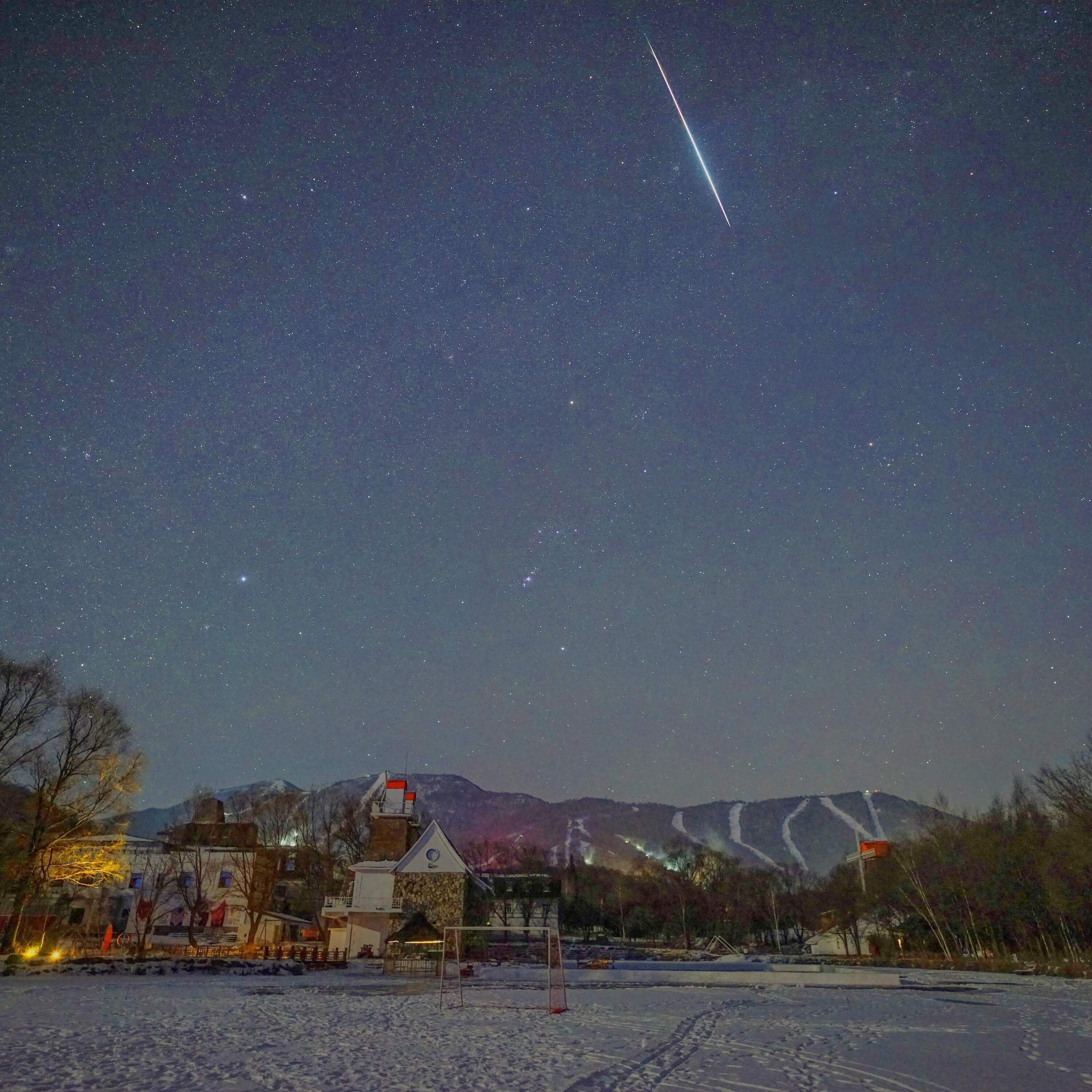 Shooting stars are just pea-sized rocks... and other space wonders