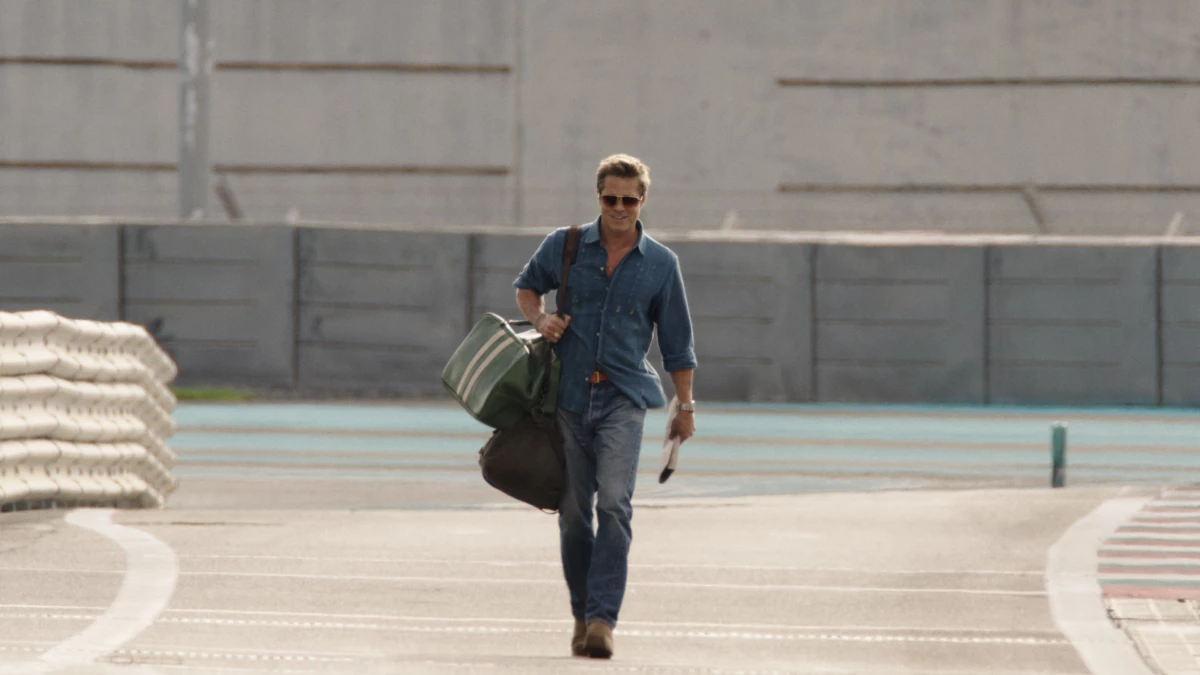 Brad Pitt plays veteran race car driver Sonny Hayes in F1.