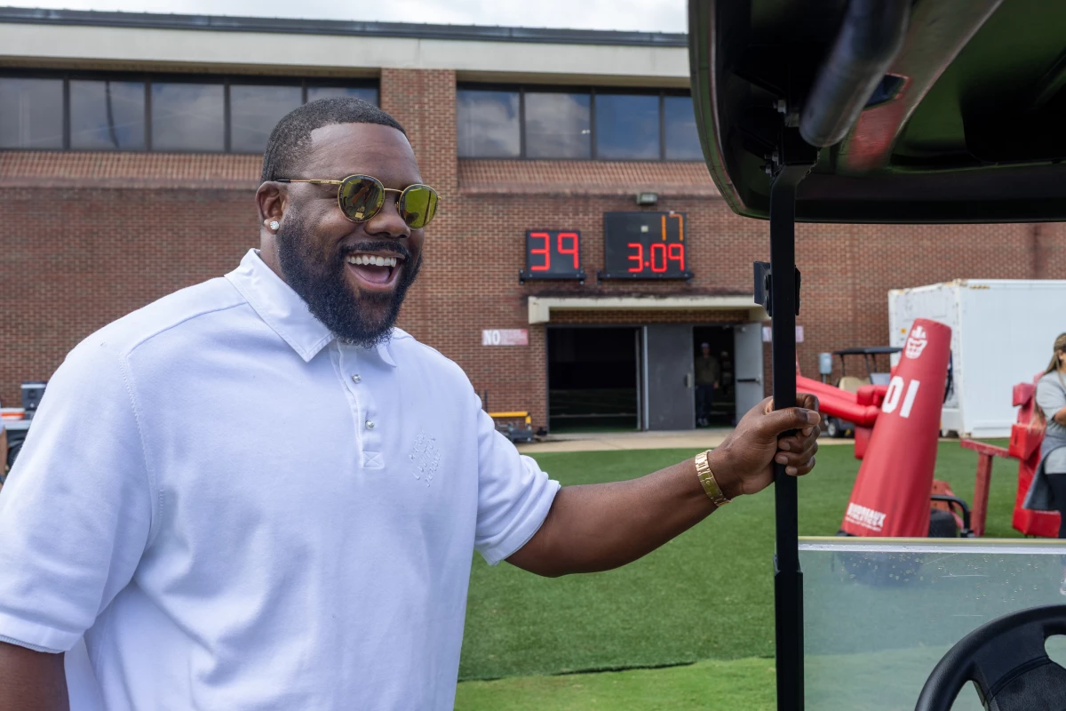 Former Alabama star, Heisman winner, NFL running back and television commentator Mark Ingram shares a laugh with Eddie Conyers in Tuscaloosa.