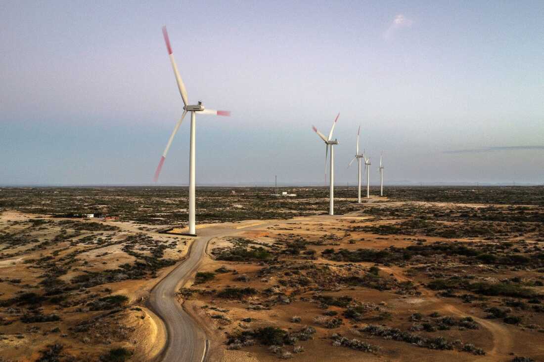 Windmills are seen at the Guajira 1 Eolic energy project near the Cabo de la Vela in Uribia, department of La Guajira, Colombia on February 22, 2023. - Wayuu indigenous are leading a quixotic fight against multinationals that see Colombia's far north as a renewable energy mine.