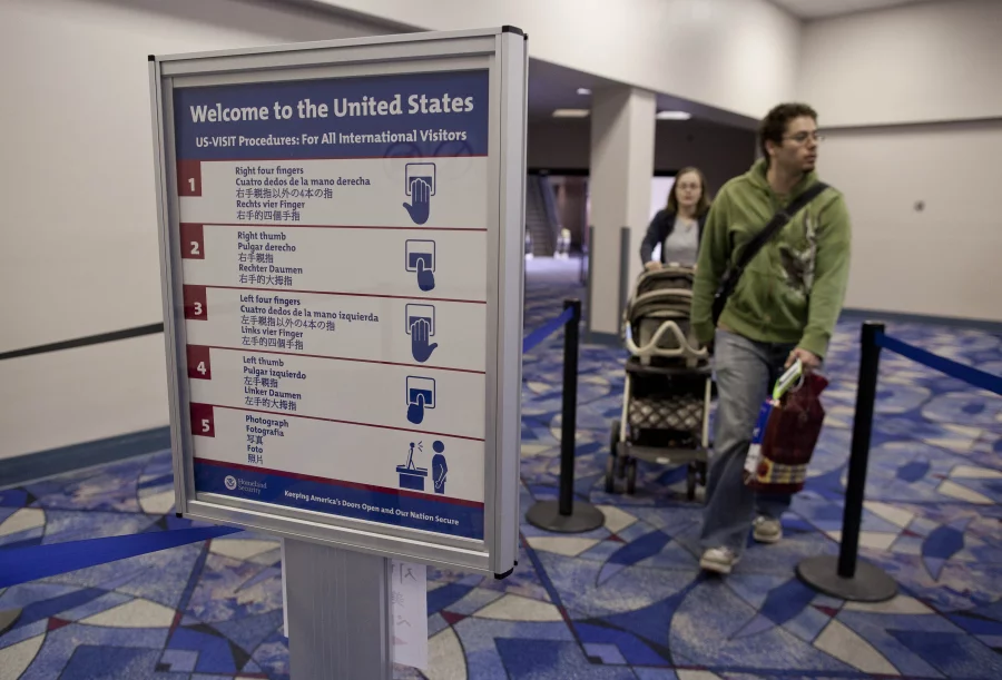 US looks to scour tourist social media
