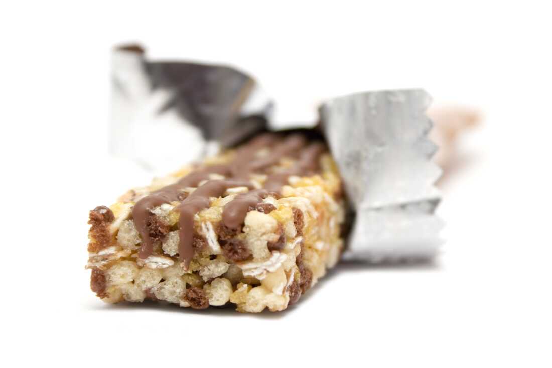 Are high-protein snacks definitely worth the hype? This is how you can assess