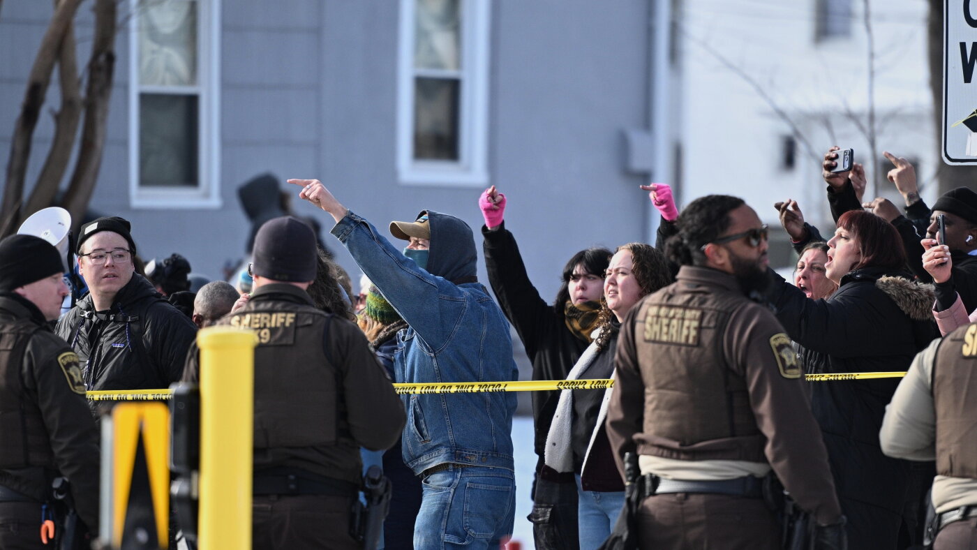 Democratic leaders respond to fatal ICE shooting as protests and vigils ...
