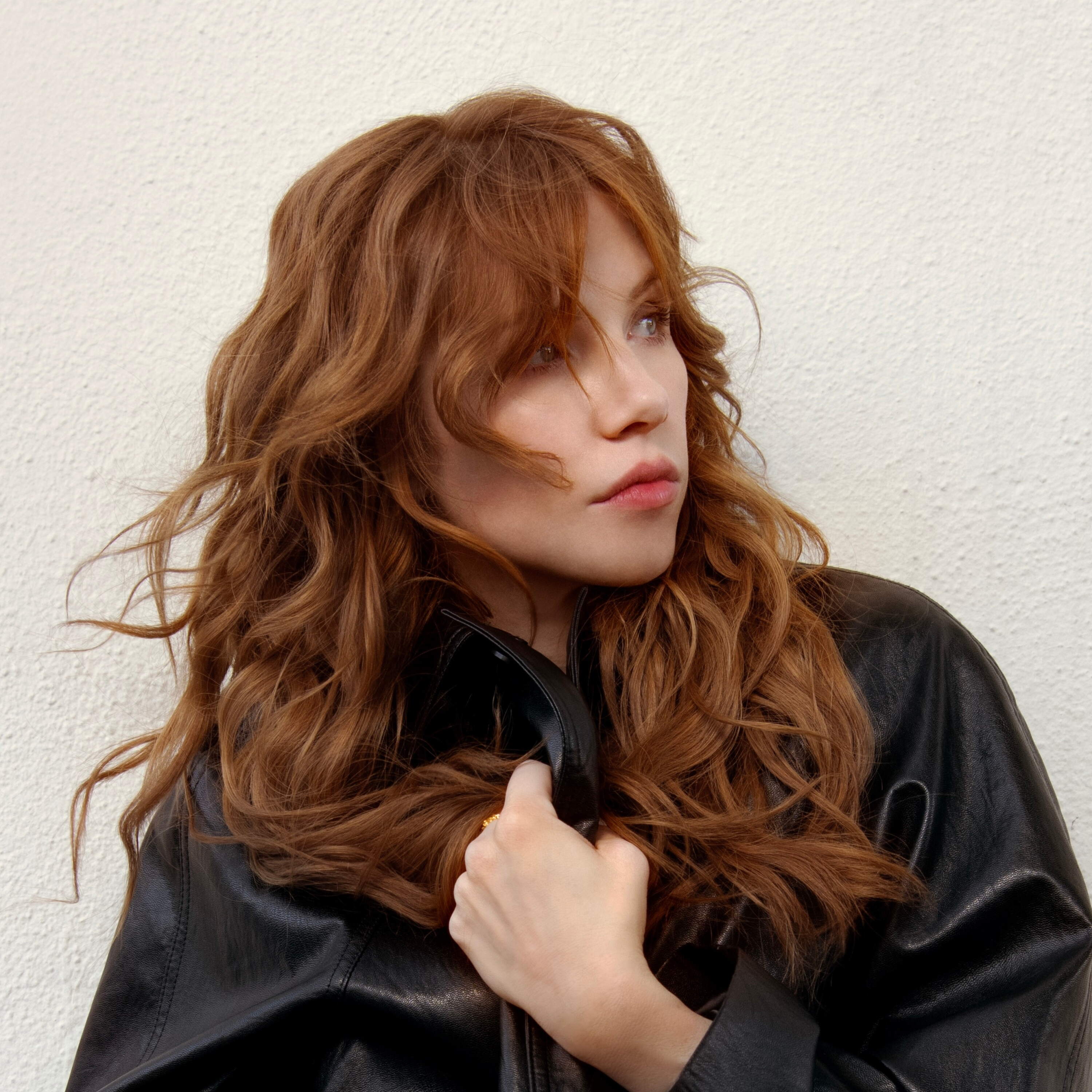 Carly Rae Jepsen pulls out all the stops on 'Day and Night'