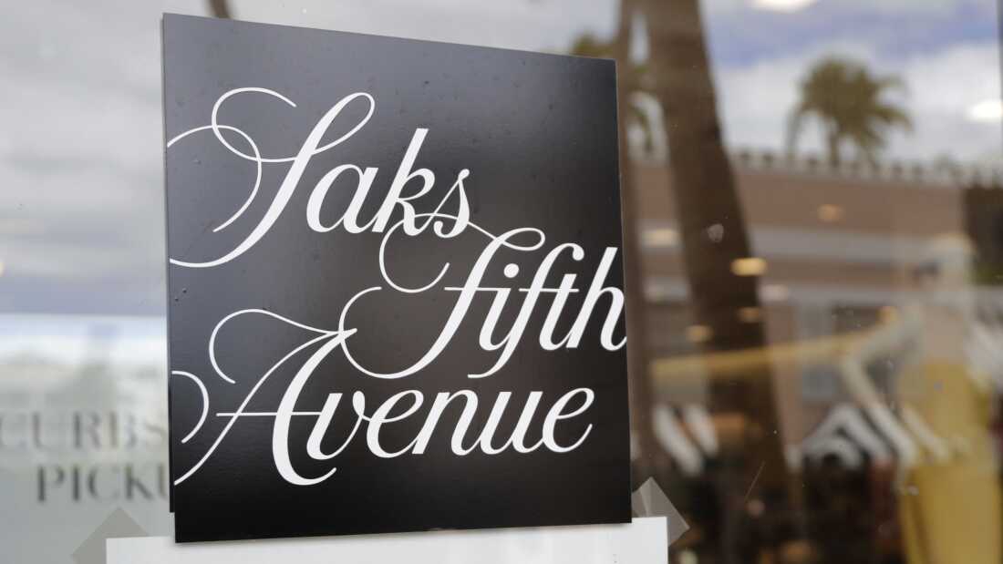 サックス・フィフス・アベニューの親会社は、ライバルの高級百貨店ニーマン・マーカスを買収することに合意した。