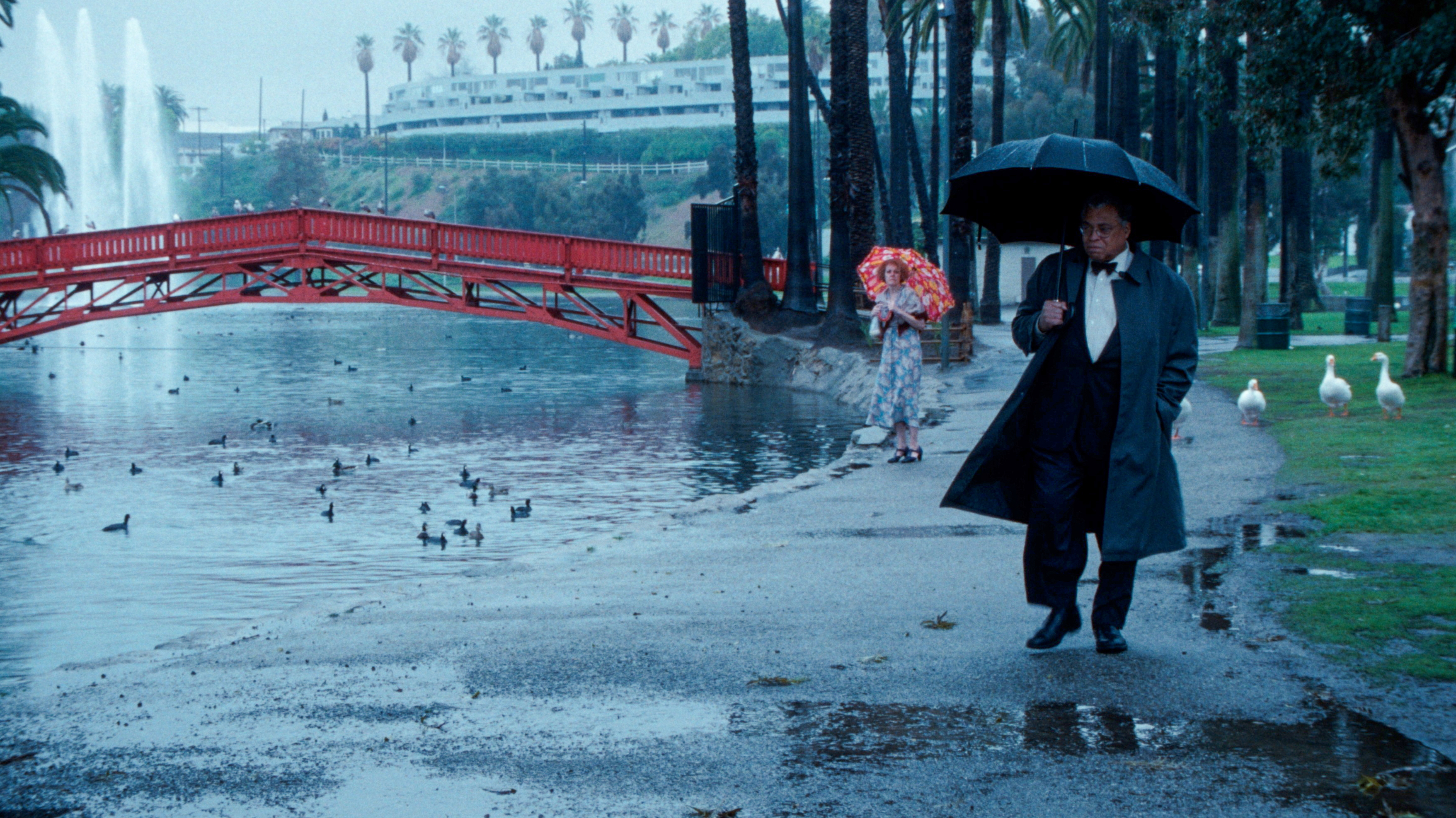 James Earl Jones and<em> </em>Lynn Redgrave are an eccentric pair in <em>The Annihilation of Fish.</em>