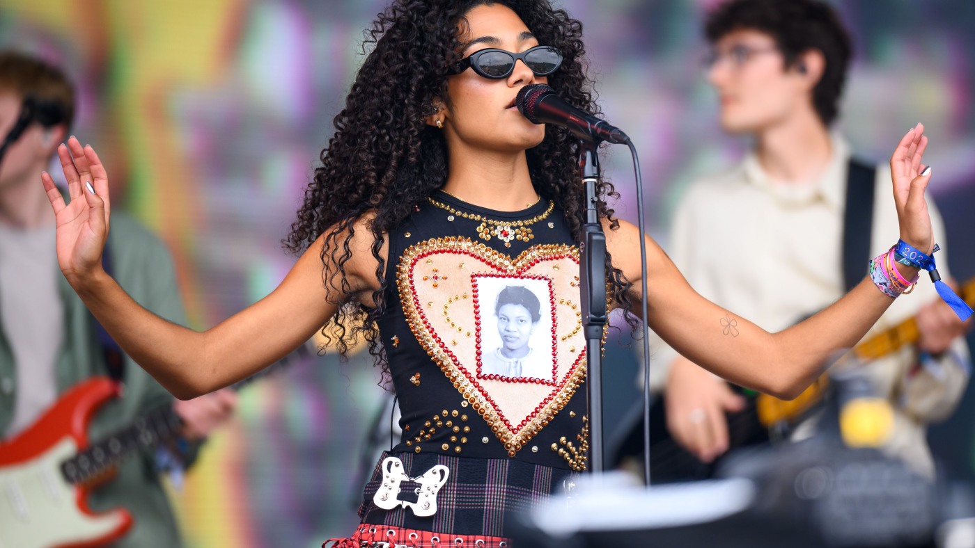 Olivia Dean’s ‘The Art of Loving’ offers fans soulful lessons in love and vulnerability Olivia Dean’s ‘The Art of Loving’ offers fans soulful lessons in love and vulnerability