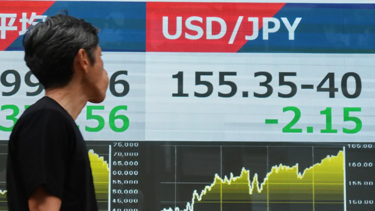 U.S. dollar weakens sharply against the Japanese yen after market interventions