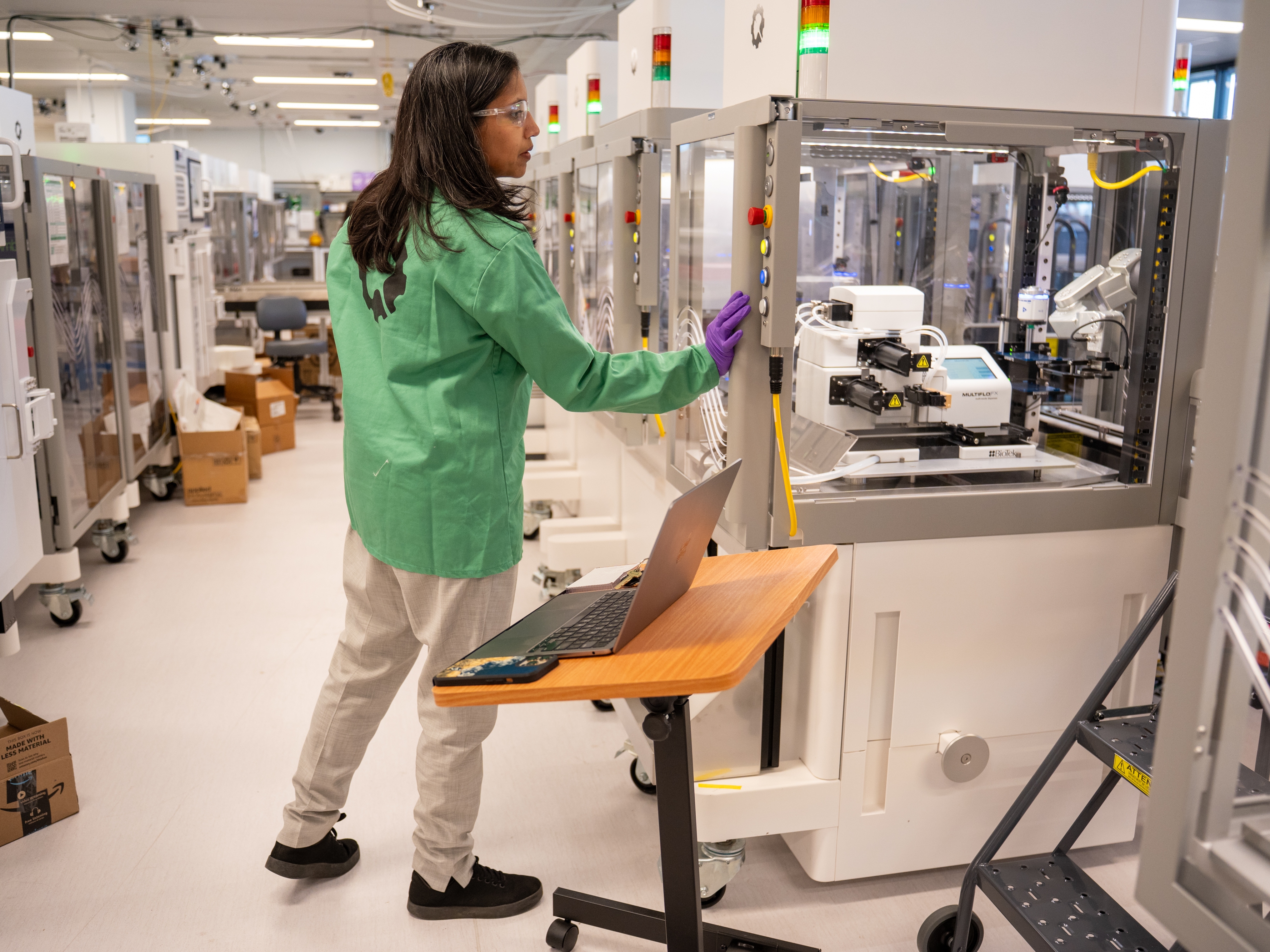 Scientists In 'Autonomous Laboratories' Are Starting To Outsource Work To Robots