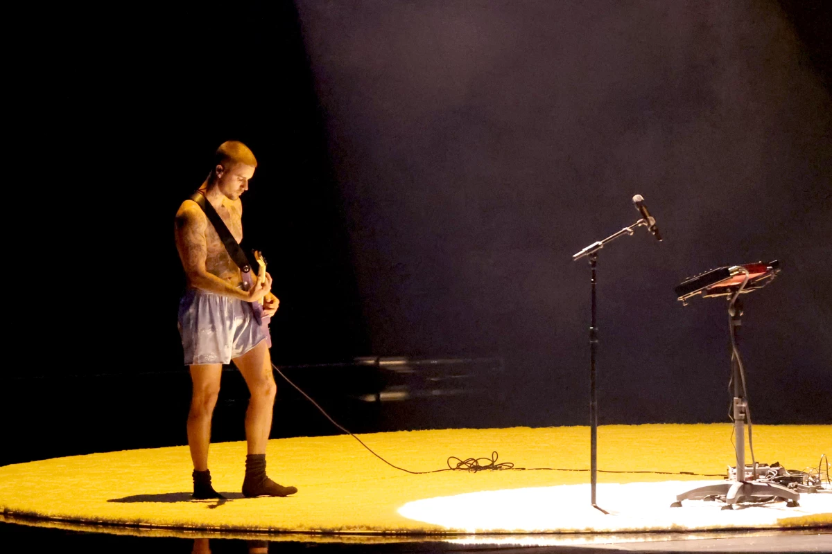 In his first major public performance in several years, Justin Bieber delivered a stripped down rendition of 'YUKON.'