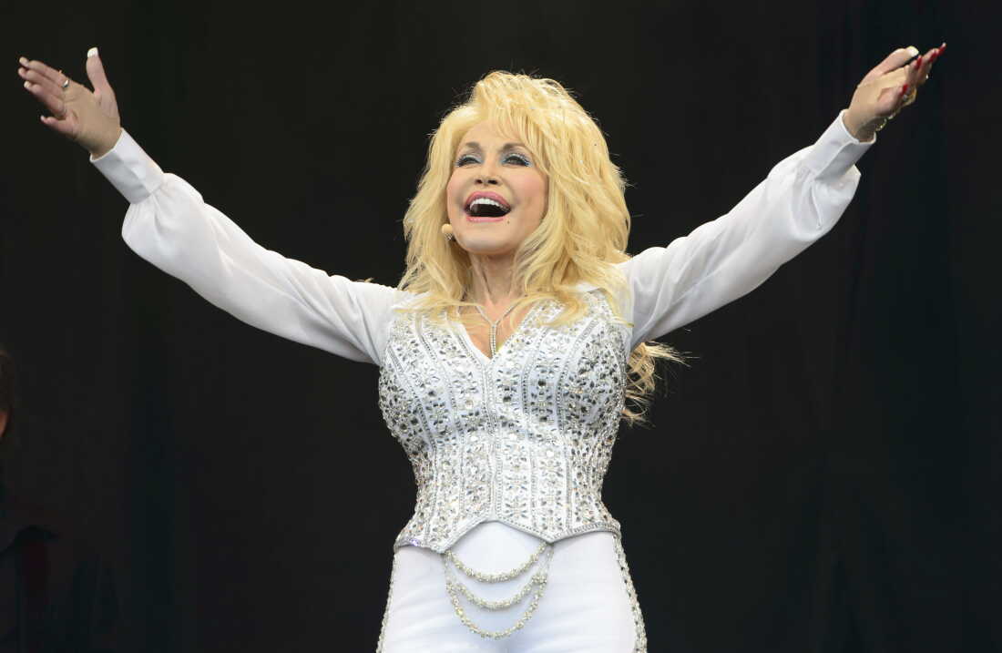 Dolly Parton performs at Glastonbury music festival, June 29, 2014.