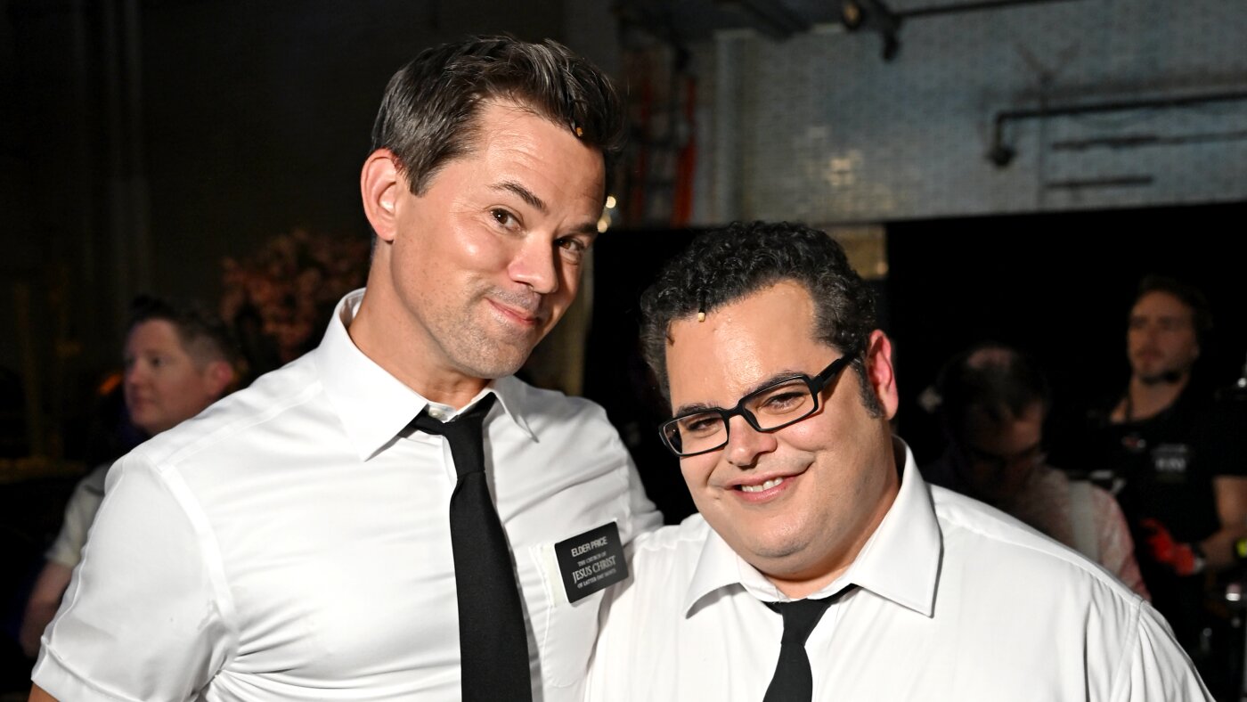 Andrew Rannells y Josh Gad aparecen en ‘Hello!’ : NPR
|