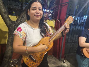 Paloma Rizo, an amateur jarana player, says of the fandango, 