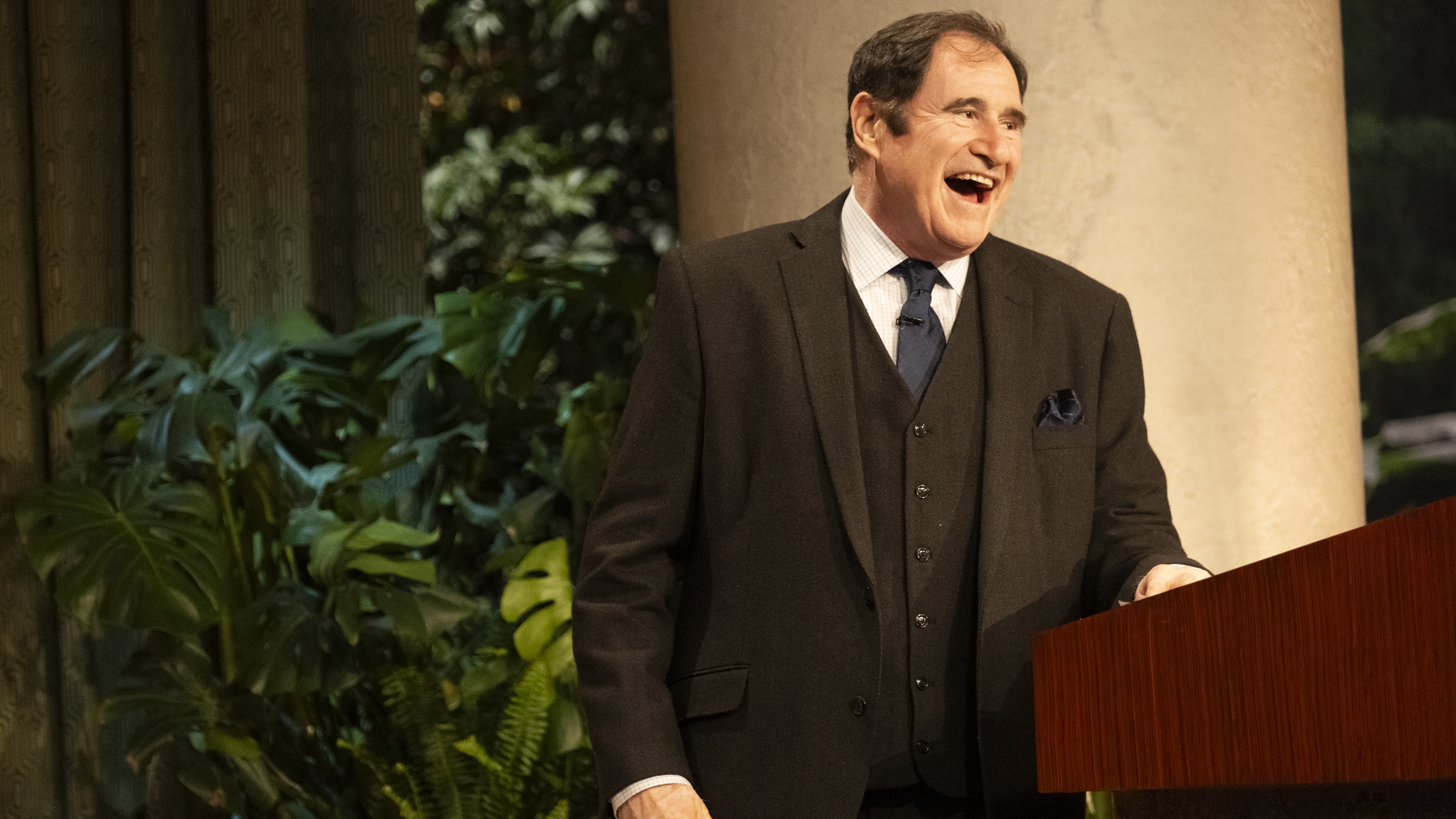 Richard Kind plays to the largest audience of his life in 'Everybody's Live'