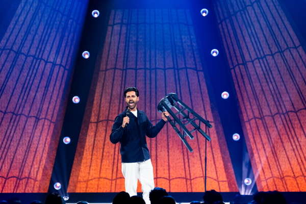 Hasan Minhaj: Off With His Head