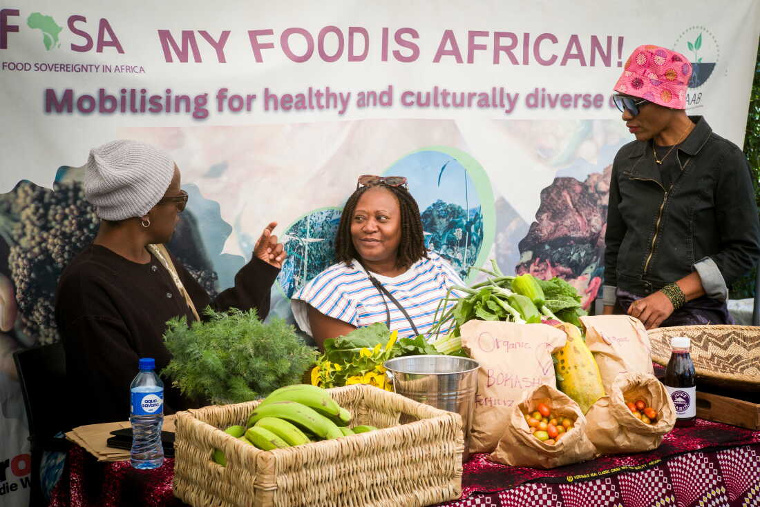 Loctaguna Organics have a stall at the Sugarbush Green Market on 3rd October, from 8 AM – 3 PM,. They are selling organic vegetables grown on their farm, and bags of bokashi fertilizer for K50 (USD$2.50).