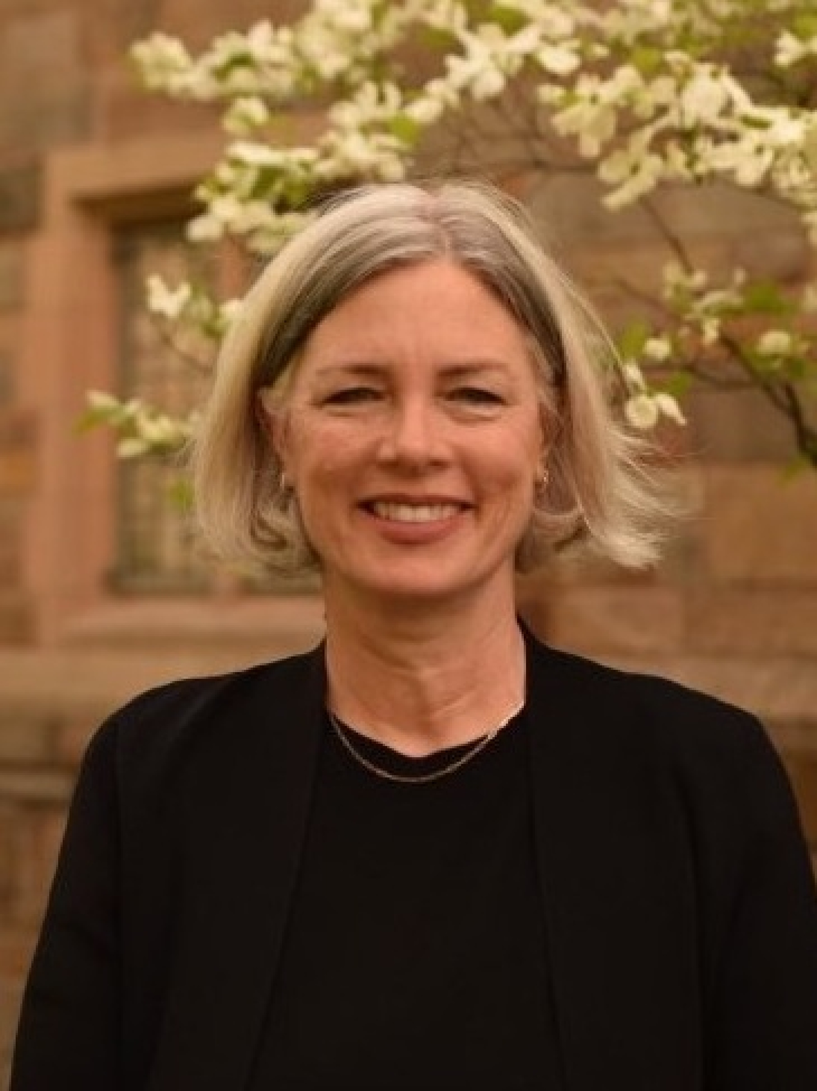 Headshot of Julie Parr
