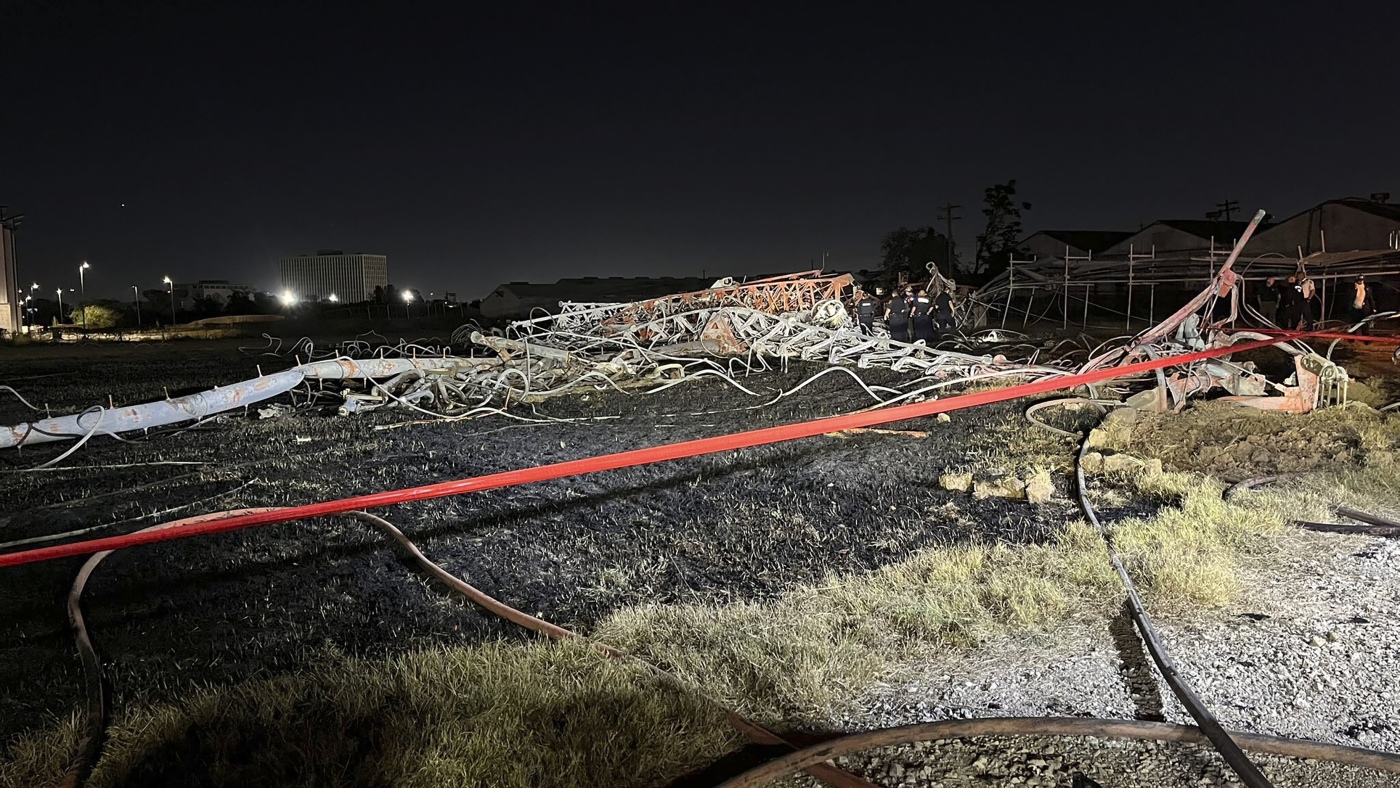 Helicopter crash in Houston kills 4 people : NPR Helicopter crash in Houston kills 4 people : NPR