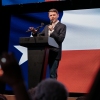 Demokrat senato adayı James Talarico, 27 Mayıs'ta Houston'da düzenlenen bir mitingde konuşuyor.