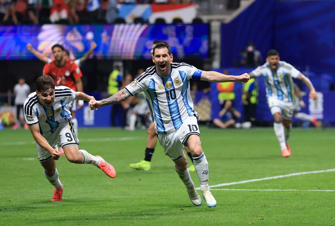 Argentina, actual campeona, se escapa con una notable victoria en la Copa del Mundo sobre Egipto