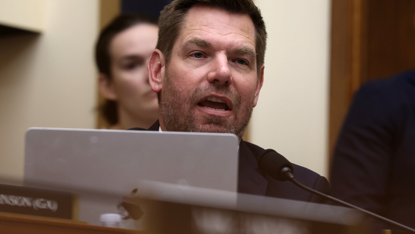 سيستقيل إريك سوالويل من الكونجرس. ويتنازع ترامب مع البابا ليو بشأن حرب إيران