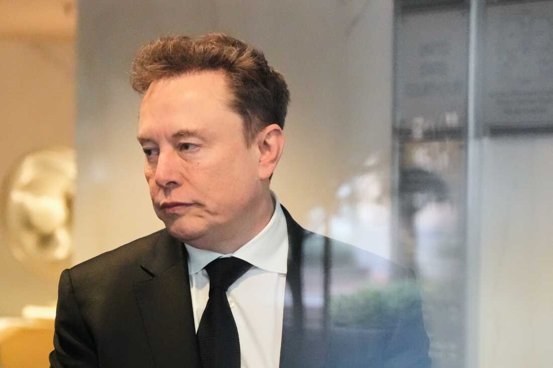 Elon Musk arrives at the U.S. District Court in Oakland, Calif., Tuesday, April 28, 2026.