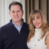 Michael ve Susan Dell 26 Kasım'da New York'ta fotoğraf çektiriyor. Çift, 25 milyon ABD'li çocuğun yatırım hesaplarını finanse etmek için 6,25 milyar dolar bağışlayacaklarını söyledi.