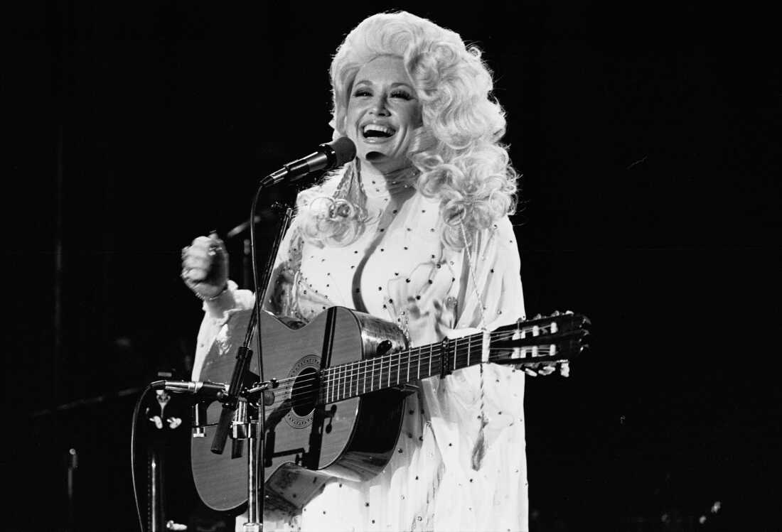 UNITED STATES - JANUARY 01: Photo of Dolly PARTON (Photo by Richard E. Aaron/Redferns)
