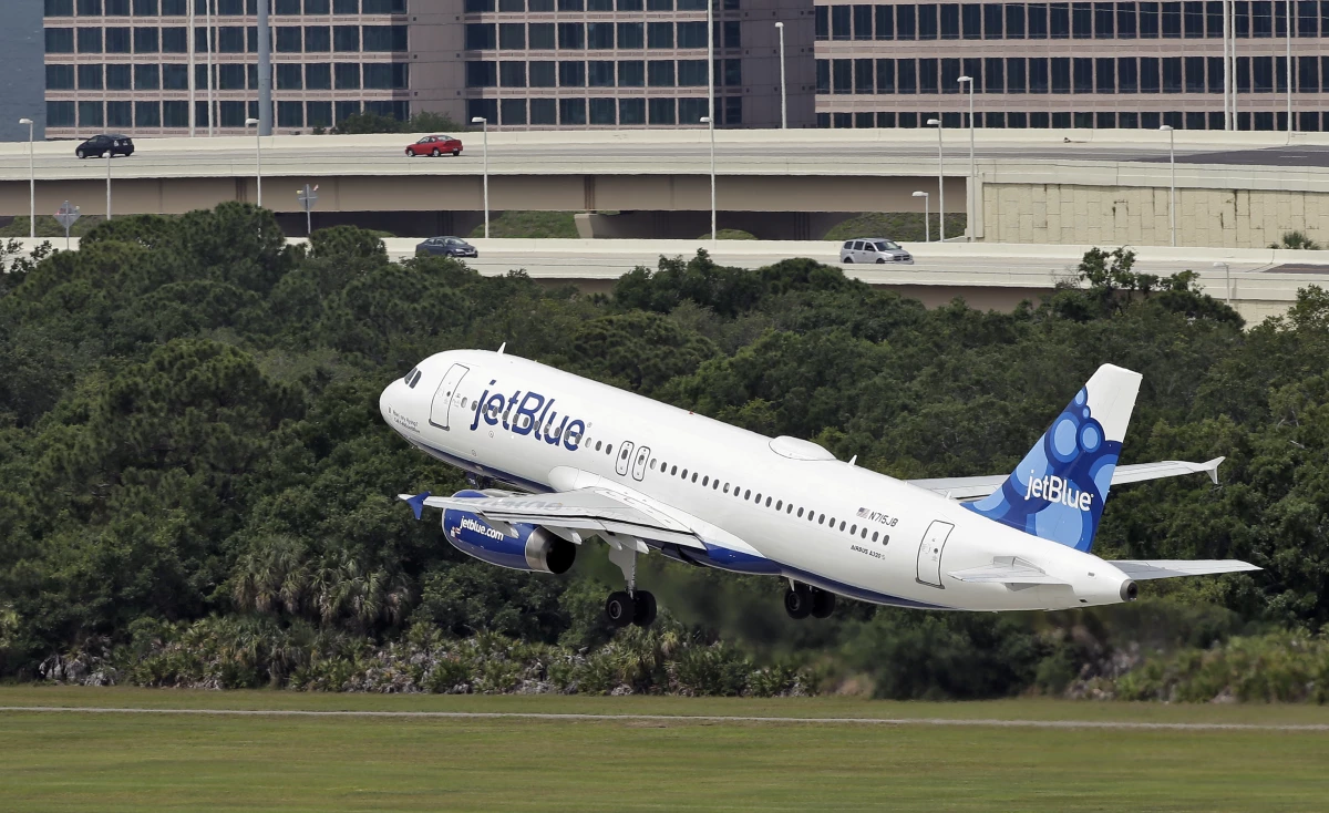 A JetBlue Airways Airbus A320-232 takes off from the Tampa International Airport in Florida on May 15, 2014. Two bodies were found in the landing gear compartment of a JetBlue plane at Fort Lauderdale-Hollywood International Airport on Monday night, the airline said.