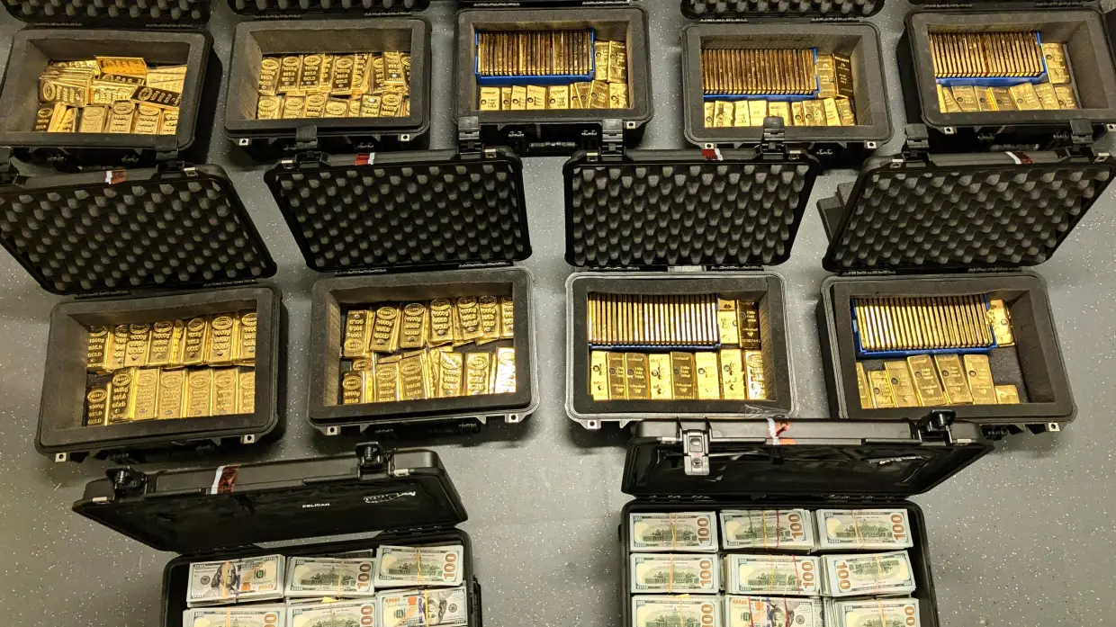 Former CIA official accused of stealing $40M in gold bars pleads guilty