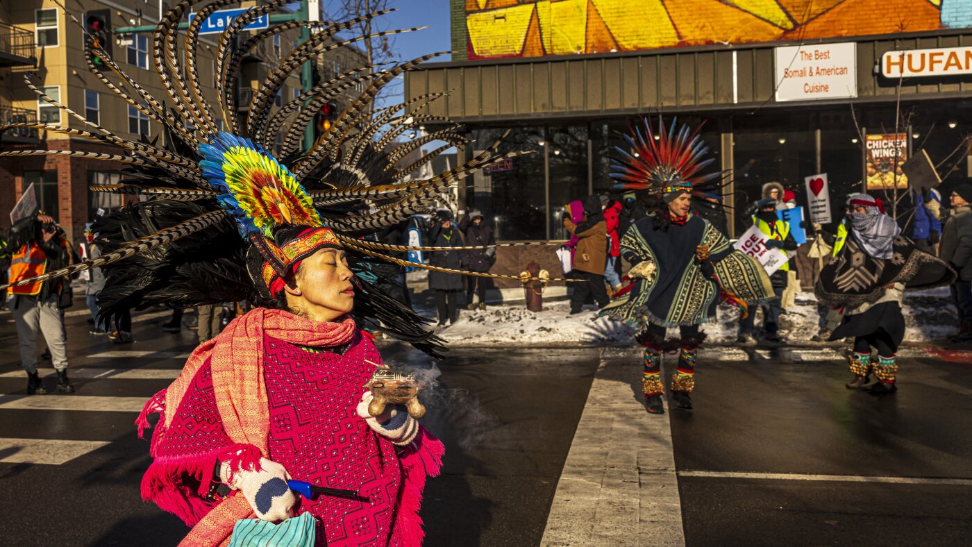 Los refugiados en EE.UU. podrían ser arrestados según un nuevo memorando de inmigración: NPR