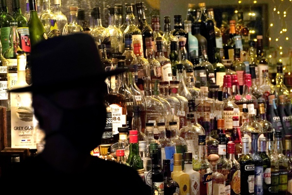 The U.S. surgeon general wants cancer warnings on alcohol. Here’s why