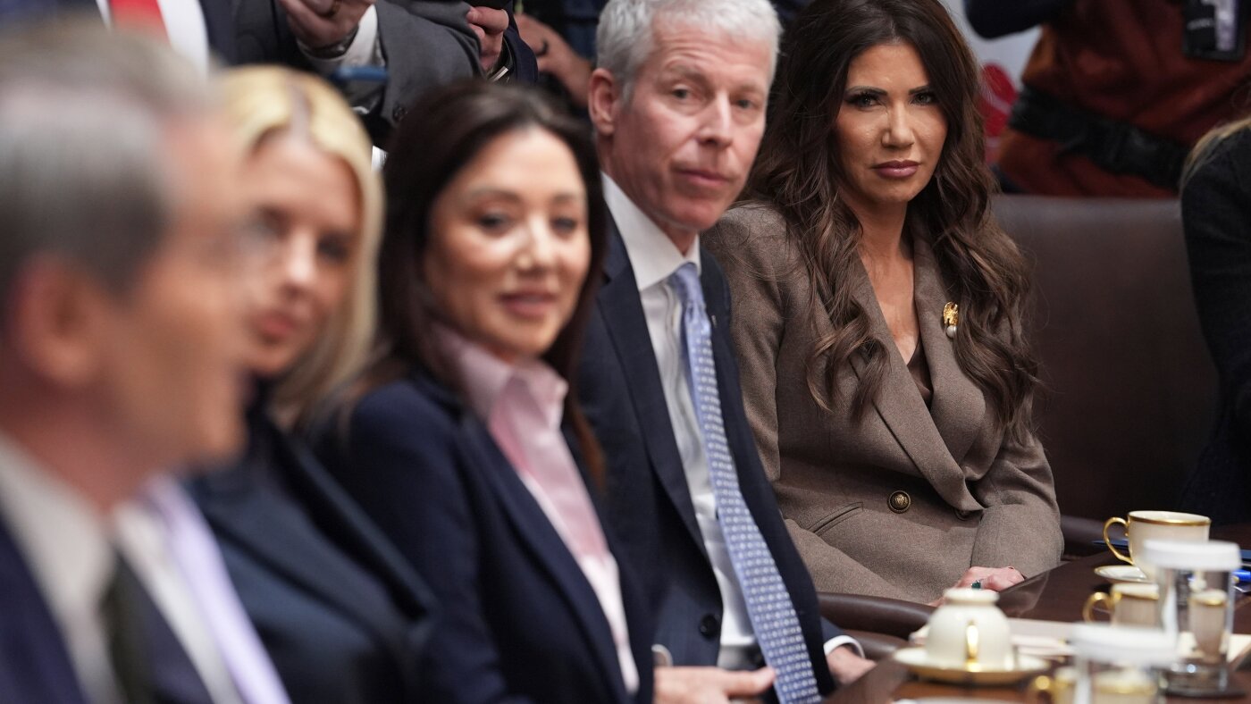 Trump dice que el FBI no intervendrá durante las protestas en ciudades lideradas por demócratas a menos que se le solicite: NPR