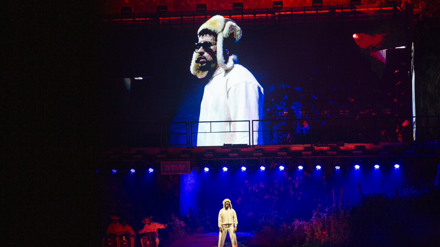 Bad Bunny — Debí Tirar Más Fotos Tour — Coliseo de Puerto Rico, San Juan