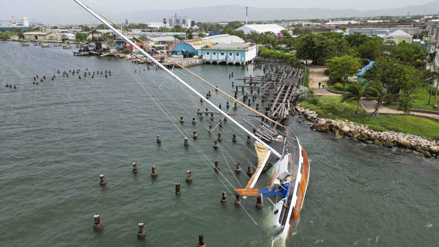 Photos: See the path of destruction from Hurricane Beryl : The Picture ...