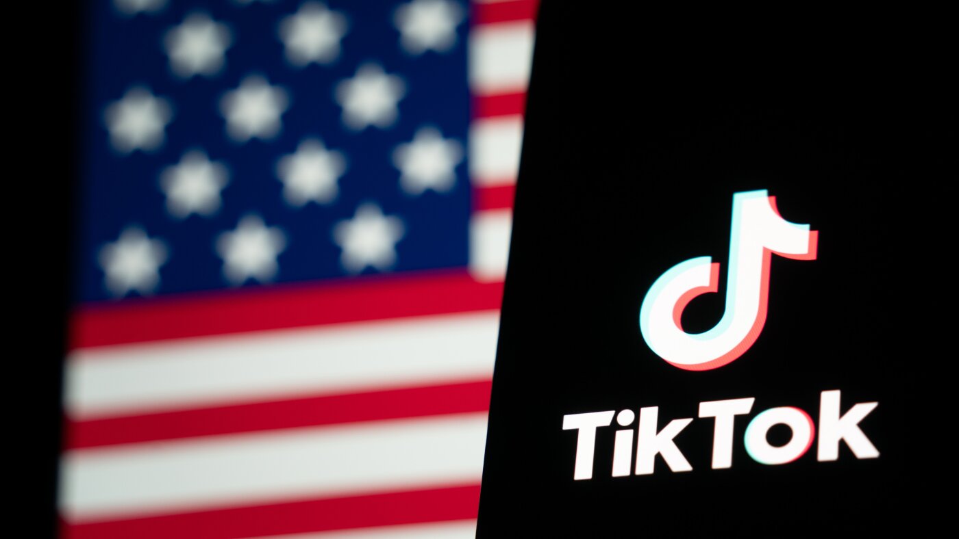 Public Integrity Project demanda a Trump y Bondi por la venta de TikTok: NPR