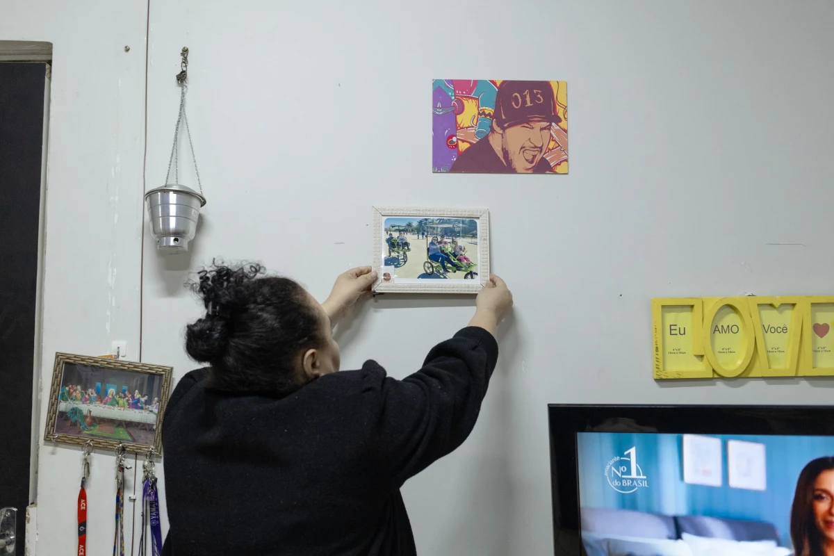 Érica Lacerda de Souza hangs on the wall of her house the only picture she has of her family — taken during a walk in Villa Lobos Park in an upscale area of the city. All the other pictures she had of her family were lost when they lost their home.