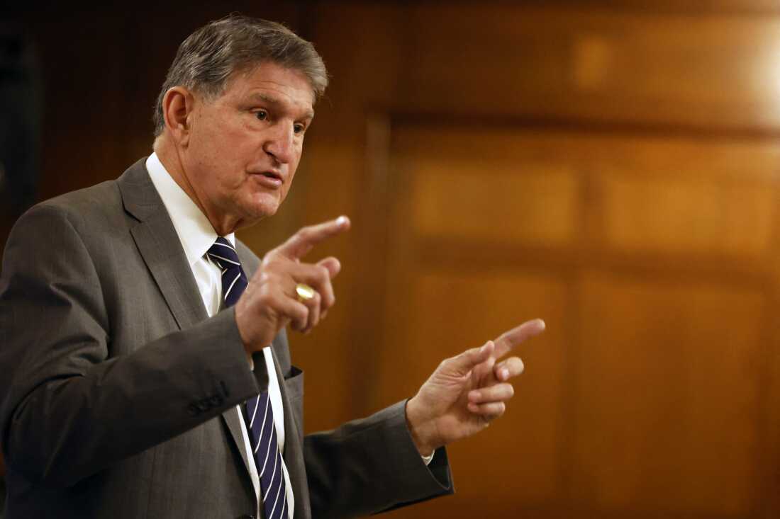 Former Sen. Joe Manchin, seen here at a Detroit Economic Club meeting in 2024, has launched an effort to elect independents to Congress.